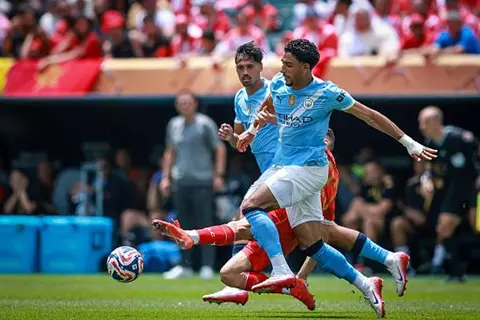 الطريق الأصعب يُفرض على مرموش في مانشستر سيتي